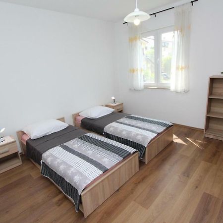 Apartment Dina Ровінь Екстер'єр фото