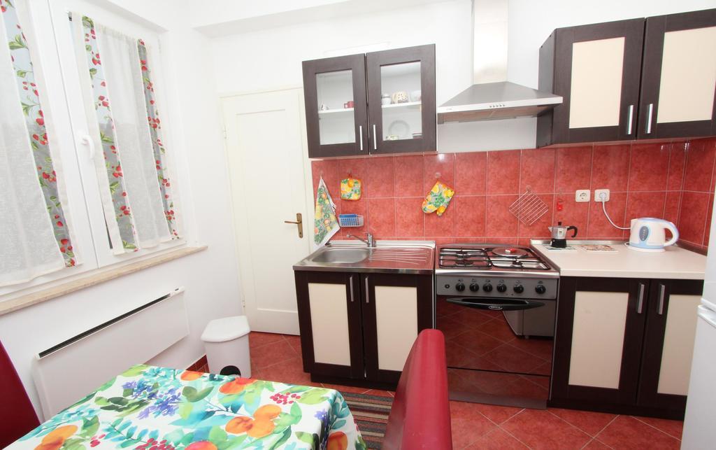 Apartment Dina Ровінь Екстер'єр фото