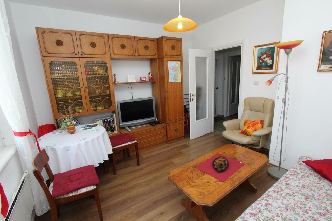 Apartment Dina Ровінь Екстер'єр фото