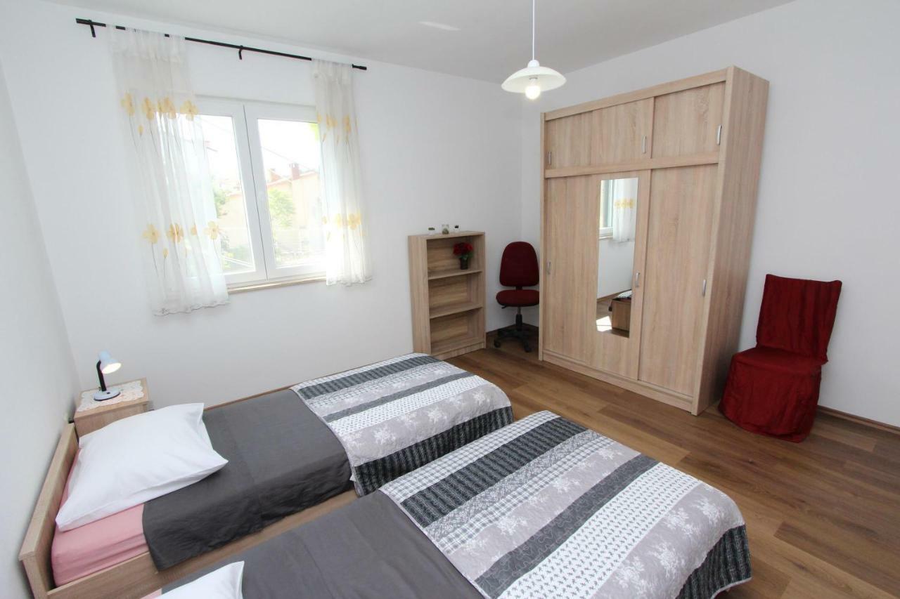 Apartment Dina Ровінь Екстер'єр фото